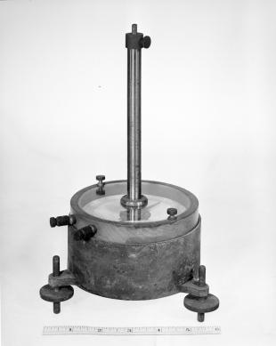 astatic galvanometer with moving magnet.