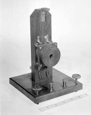 galvanometer with moving magnet