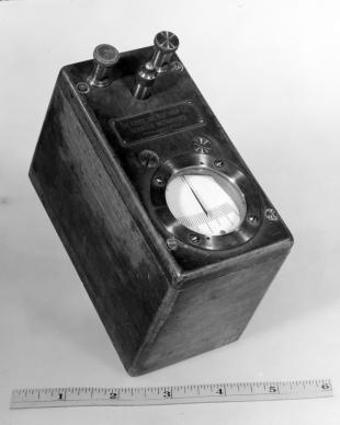 portable galvanometer with moving coil