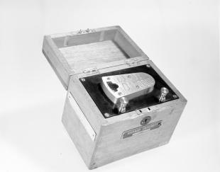 portable galvanometer with moving coil