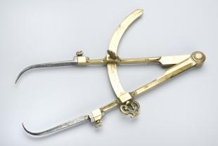 bow compass with steel caliper points