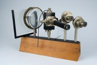 accessories for optical bench, including an electrometer