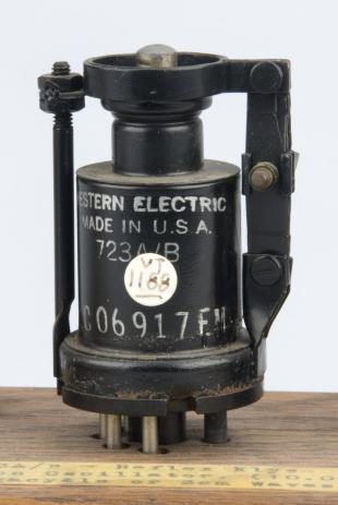 Pierce-Shepherd tube Klystron oscillator