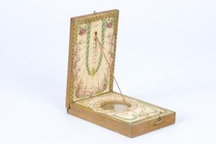Paper-covered wooden diptych sundial