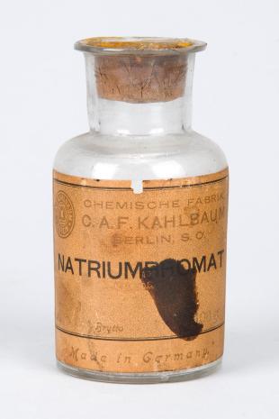 stoppered glass bottle of sodium bromate; "Natrium Bromat"