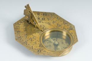 Butterfield-type sundial with case