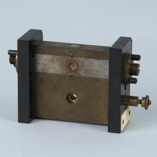 mounting for string galvanometer