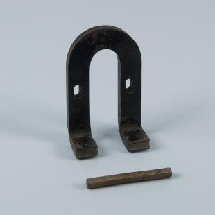 horseshoe magnet with keeper