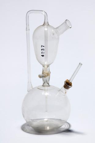 Kipp's carbonic acid apparatus, with glass stop-cock