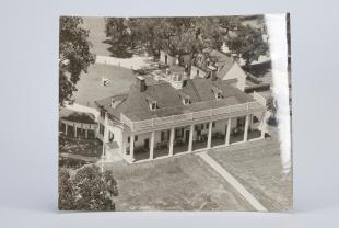 aerial photograph of Mount Vernon (close-up)