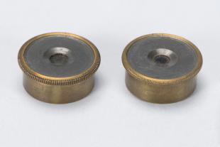 2 eyepieces with divided crystals