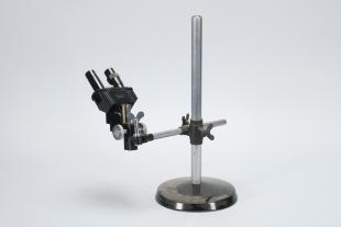 Leitz US II stand binocular compound microscope for use with Ultropak lamp