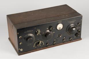 Kennedy type 281 broadcast and short wave receiver