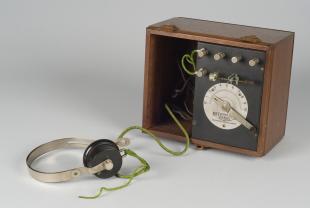 Cosmos Radiophone type C1 crystal radio set