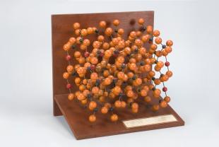mineral molecular model: grunerite