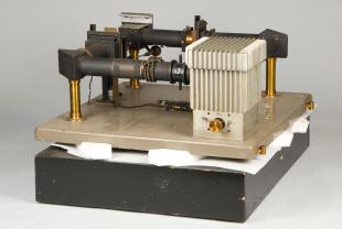 Crozier-Holway visual discriminometer