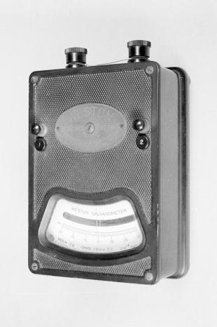 portable galvanometer with moving coil
