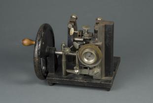 Minot-type automatic rotary microtome