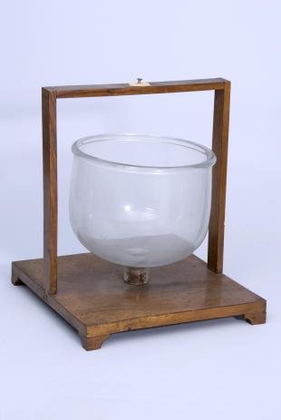 glass bell for the determination of acoustics nodes