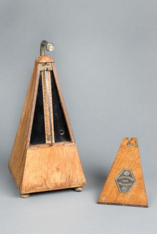 metronome with added electrical contacts